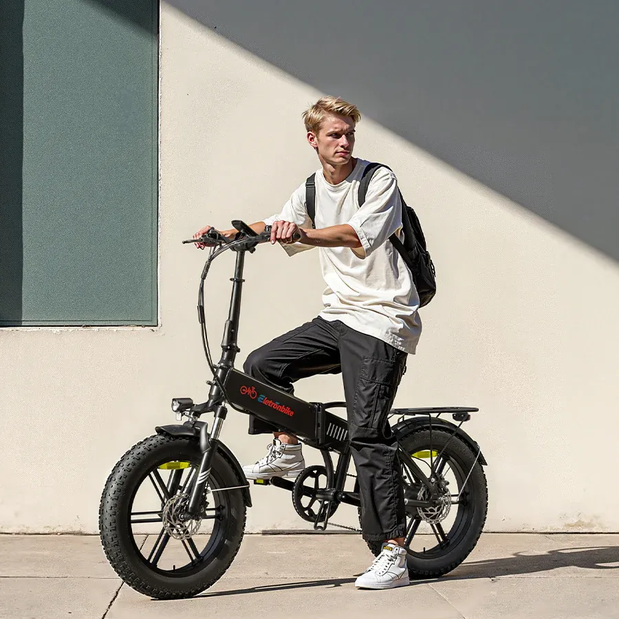 Eletronbike_OD20_Foldable_ebikes-Black_commuter_riding.webp